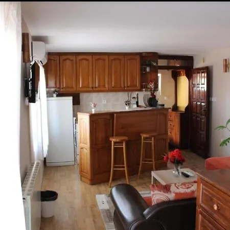 As Apartment *